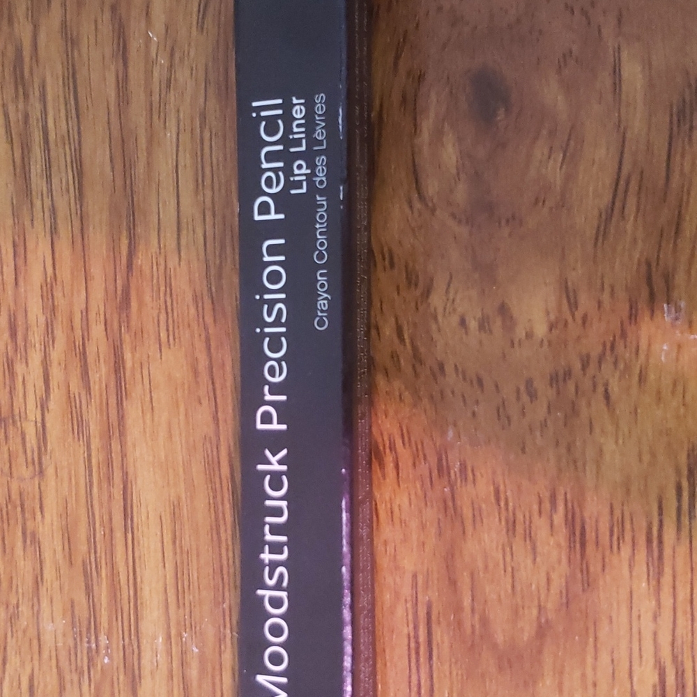 Younique lip liner